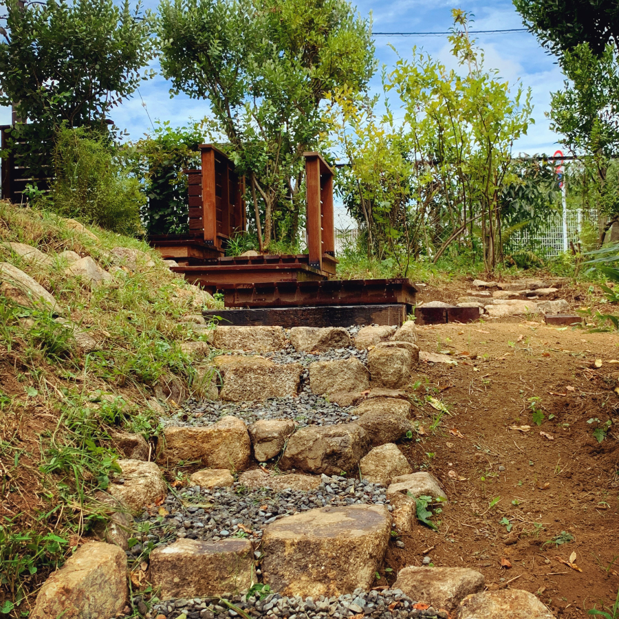 自然石の階段